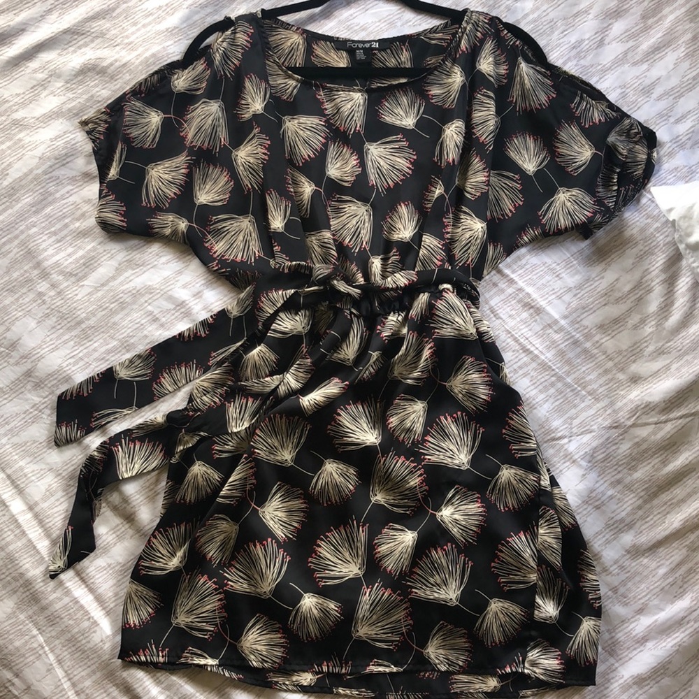 Open-shoulder Lehua Dress
